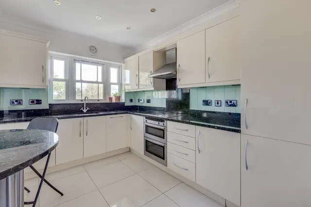 Wyatt Drive, Barnes, SW13, photo 2
