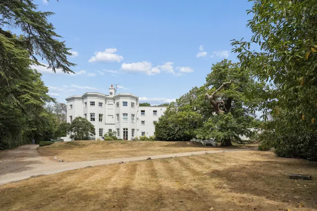 Photo 3 — Hill Farm Road, Taplow SL6 0JD