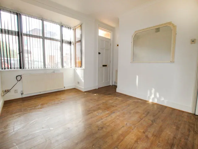 Nield Road, Hayes, UB3, photo 2