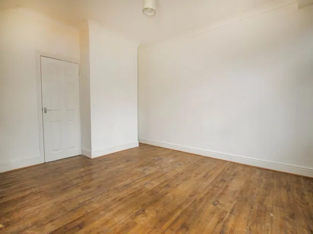 Nield Road, Hayes, UB3, photo 3