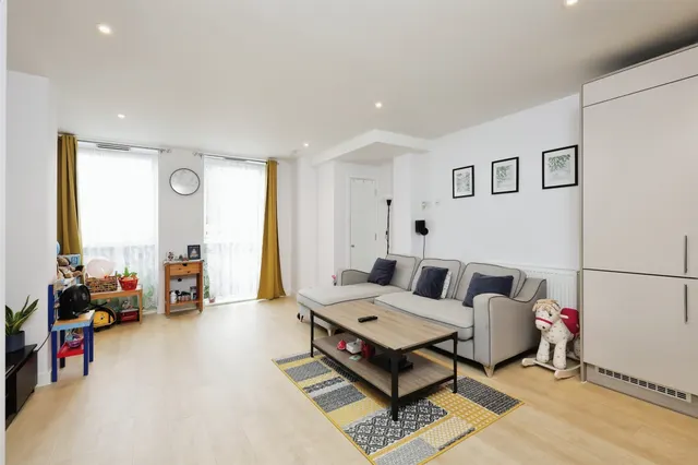 Woodford Road, Watford, WD17, photo 2