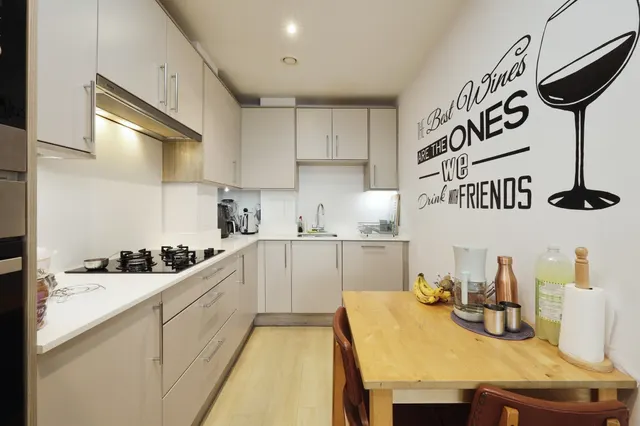 1 bedroom flat, Woodford Road, Watford, WD17