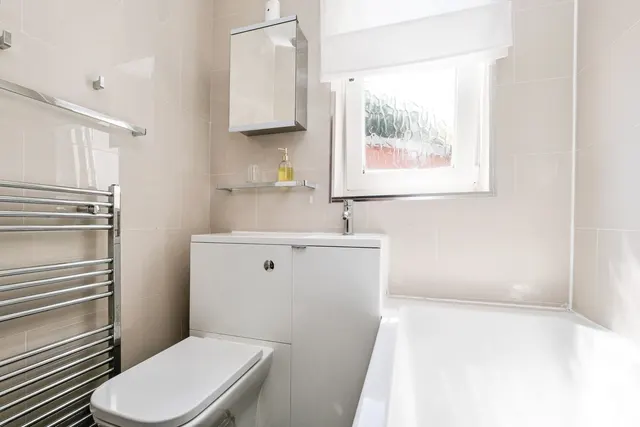 Photo 3 — Rosedale Gardens, Dagenham, Essex, RM9