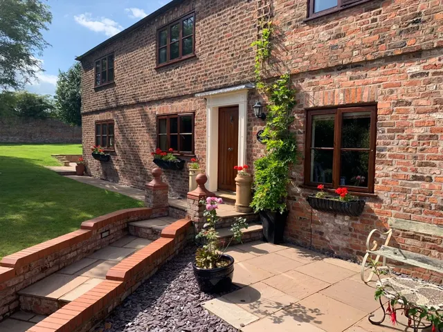 Hoole Bank, Hoole Village, Chester, Cheshire, CH2 4ES, photo 1