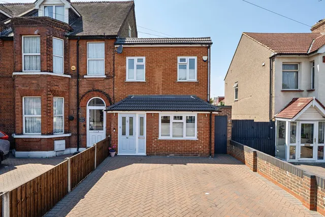 Central Avenue, DA16, photo 1