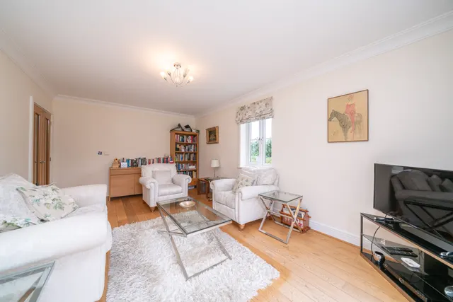 Photo 3 — Chesham Road, Berkhamsted