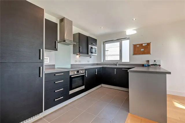 Park Way, RG14, photo 3