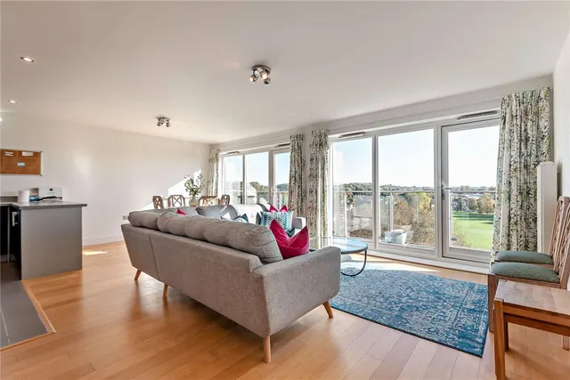 Park Way, RG14, photo 2