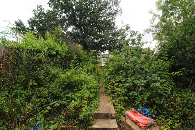 Photo 2 — 2A Meadway, Barnet EN5 5LF