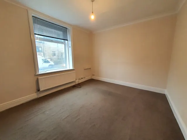 Blackmoorfoot Road, Crosland Moor, HD4, photo 2