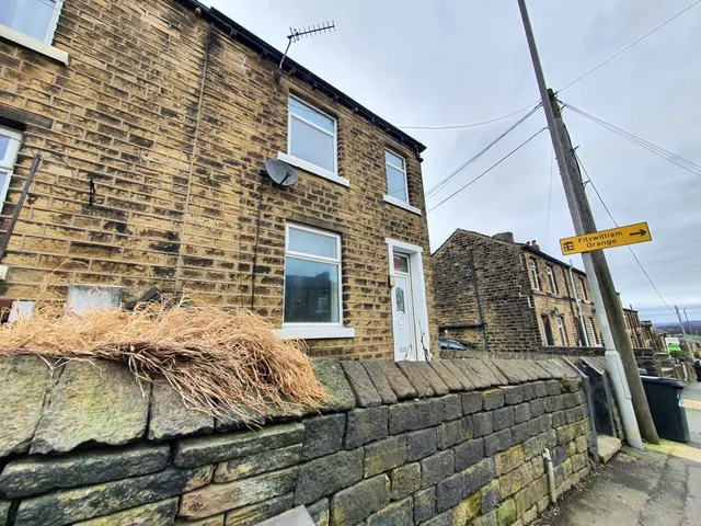 Blackmoorfoot Road, Crosland Moor, HD4, photo 1