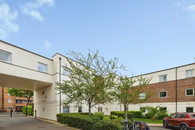 Mill Pond Close, Vauxhall, SW8, photo 1