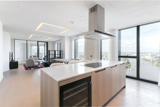 Nine Elms Lane, Nine Elms, SW8, photo 1