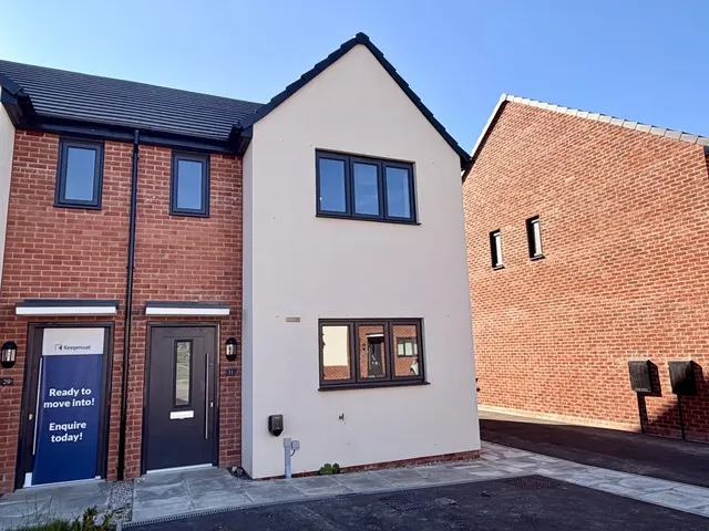 Hamilton Way, Blackburn, photo 1