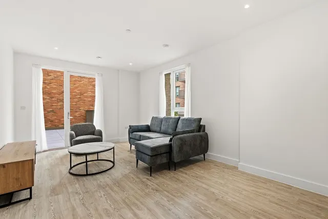 Civic Street, London, TW3, photo 1