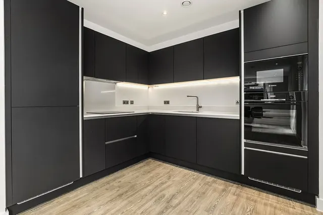 Civic Street, London, TW3, photo 3