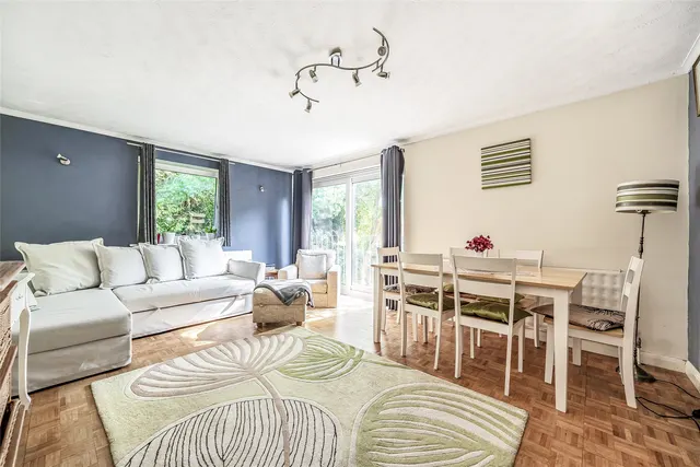 Cedar Court, Haslemere, GU27, photo 2