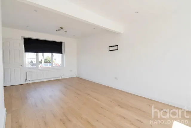 Hailsham Road, Harold Hill, RM3, photo 3