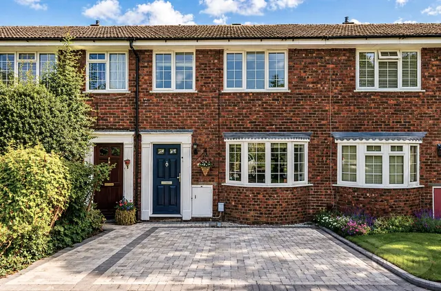 Mandeville Close, Guildford, GU2, photo 1