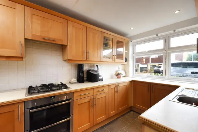 Photo 3 — Furzefield Close, Chislehurst, BR7 5DE