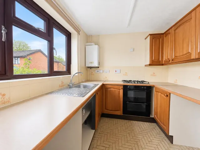 Shutehay Drive, Cam, GL11, photo 2