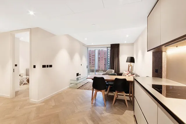 2 bedroom flat, Circus Road West, London, SW11