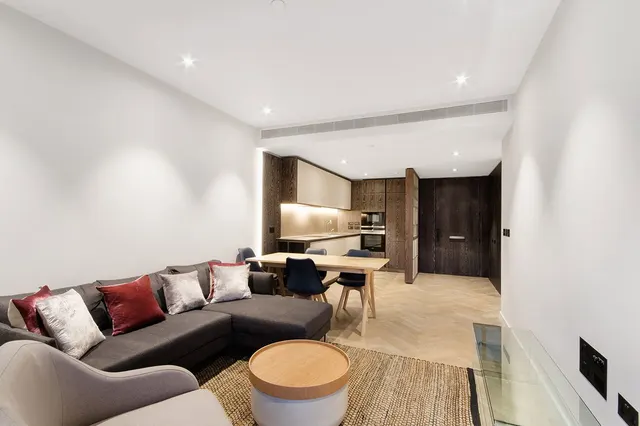 Circus Road West, London, SW11, photo 2