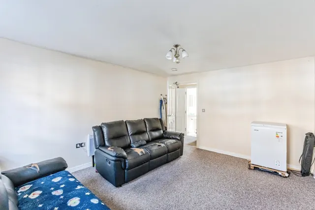 Finney Drive, Grange Park, NN4, photo 3