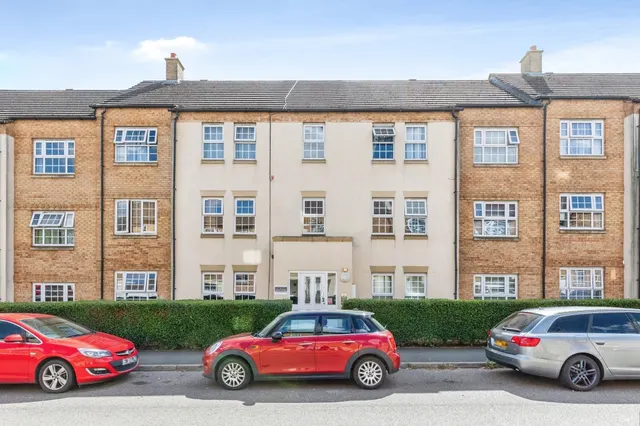 Finney Drive, Grange Park, NN4, photo 1