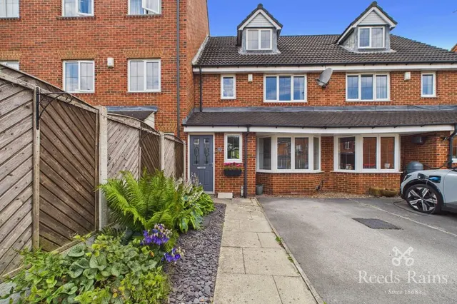 Deans Court, Pontefract, West Yorkshire, WF8, photo 1