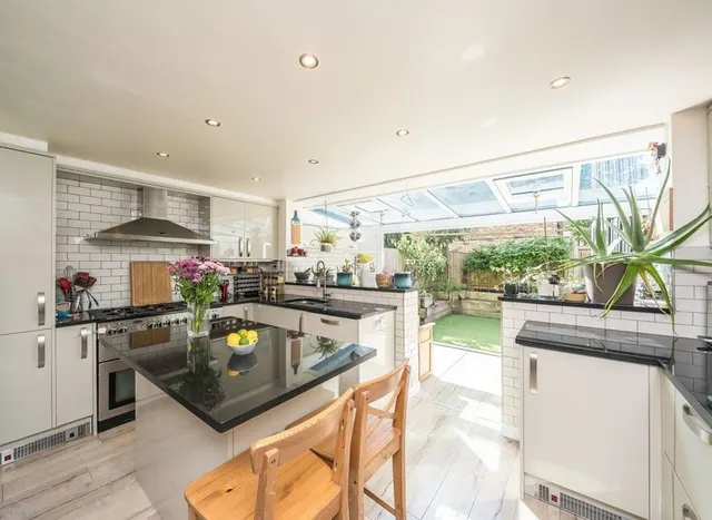 Photo 2 — Yeoman Close, West Norwood, SE27
