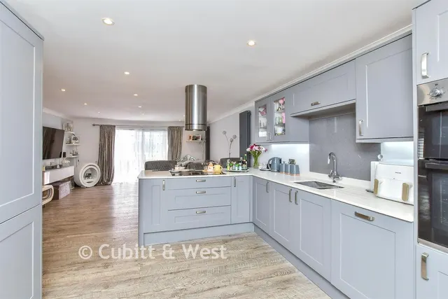 West Front Road, Bognor Regis, PO21, photo 3