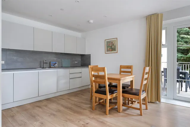 Eden Place, Oxted, RH8, photo 3