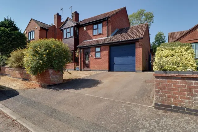 Ingle Court, Woolsthorpe by Colsterworth, NG33, photo 1