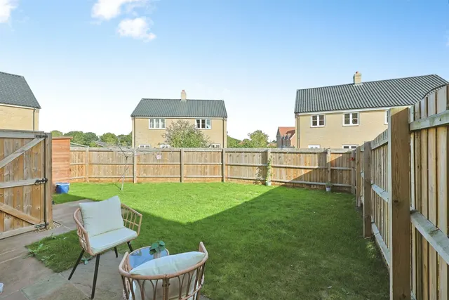 Photo 2 — Hewitt Drive, Mattishall, Dereham