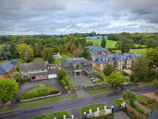 Photo 3 — Brookmans Avenue, Brookmans Park, Hertfordshire, AL9 7QG