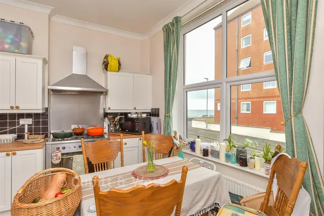 Esplanade, Seaford, BN25, photo 3