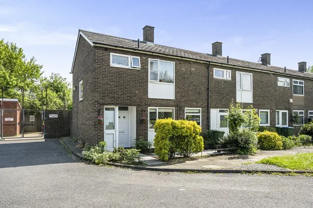 Richmount Gardens, London, SE3, photo 1