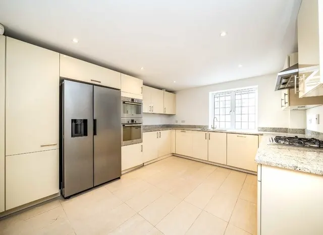 Raleigh Close, Hendon, NW4, photo 2