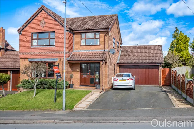 Golden Cross Lane, Catshill, Bromsgrove, Worcestershire, B61 0LE, photo 1