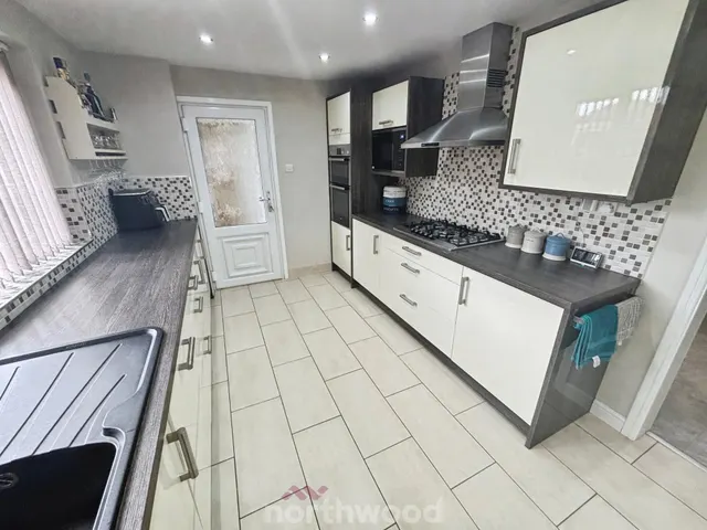 Millard Avenue, Hatfield, DN7, photo 2
