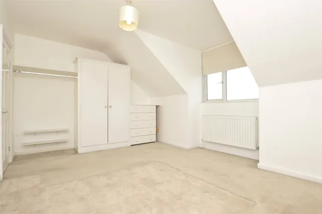 Garlands Road, Redhill, RH1 6NZ, photo 1