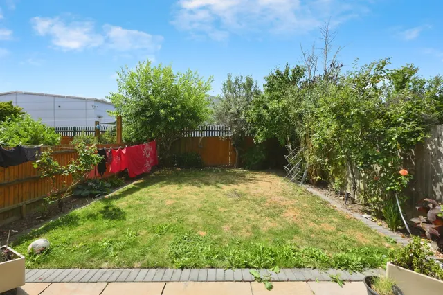Photo 3 — Robinia Road, Broxbourne