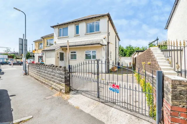 Fairwater Grove West, Cardiff, photo 1