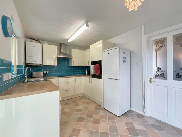 Lambourn Drive, Leighton, CW1, photo 3