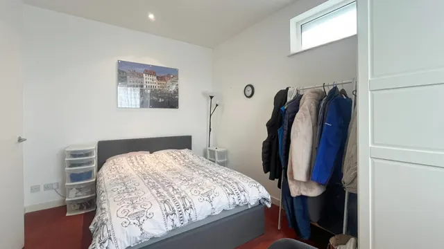 Photo 3 — 6 Whitehorse Road, Croydon, CR0
