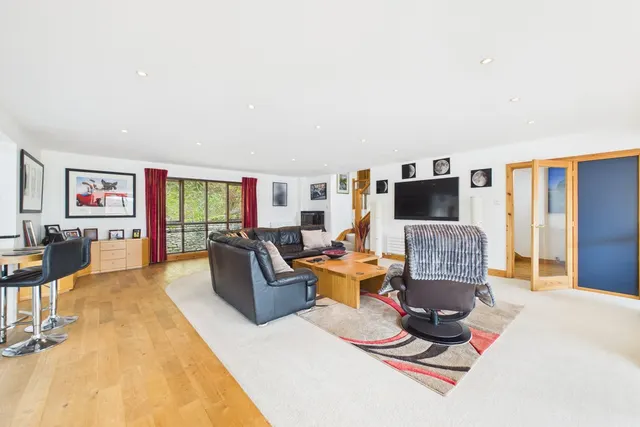 Brentwood, Brigsteer, LA8, photo 2