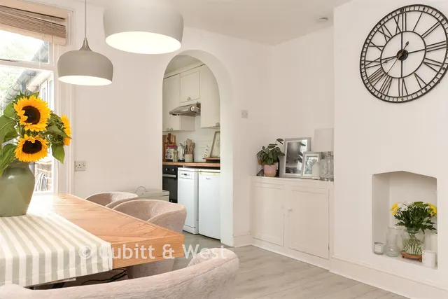 Albert Road, Horley, RH6, photo 3