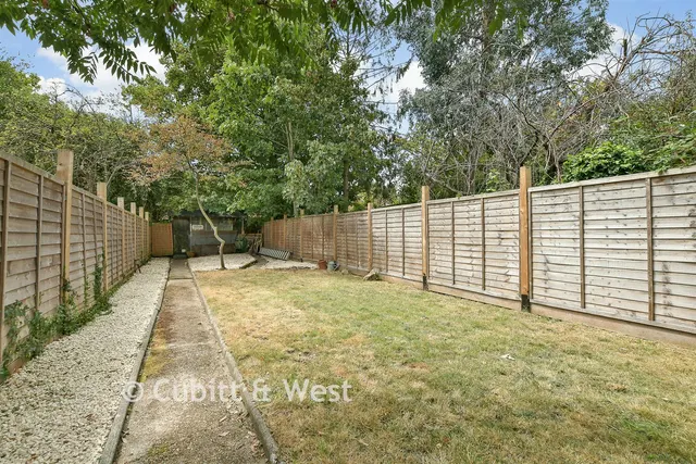 Albert Road, Horley, RH6, photo 2