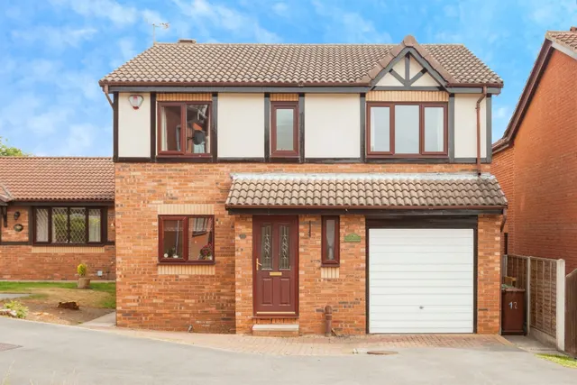 Silcoates Drive, Wrenthorpe, WAKEFIELD, photo 1